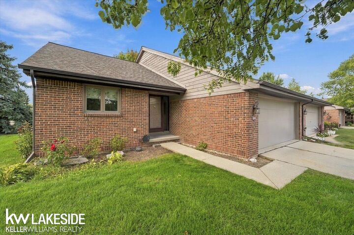 Property Photo:  45491 Meadows Square  MI 48044 