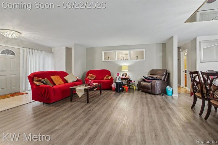 Property Photo:  18201 Nadol Drive  MI 48075 5880 