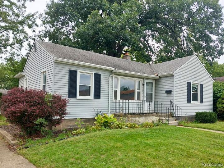 Property Photo:  8601 Riverview Street  MI 48127 1417 