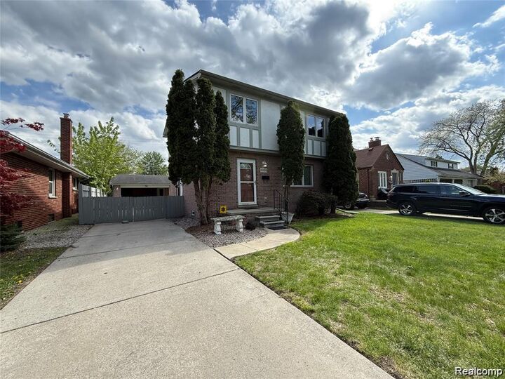 Property Photo:  8334 McKinley  MI 48015 1607 