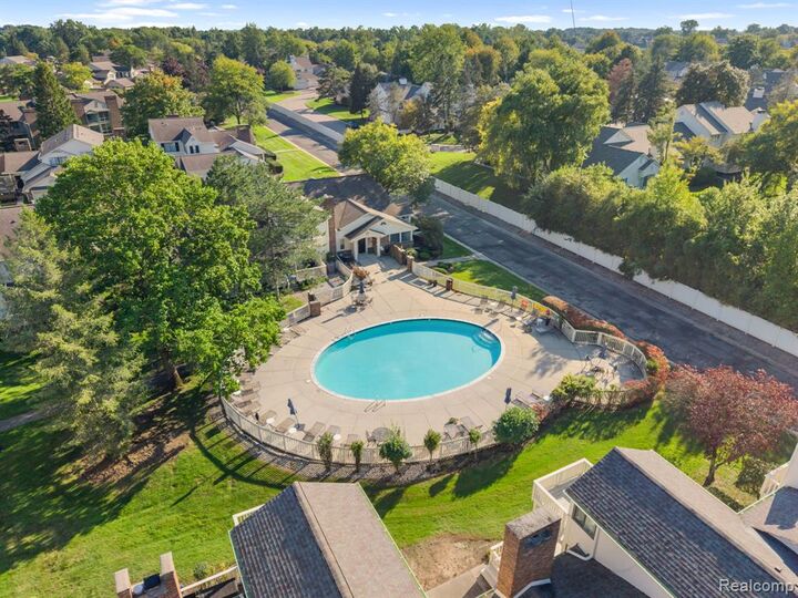 Property Photo:  7137 Pebble Park Drive  MI 48322 3506 