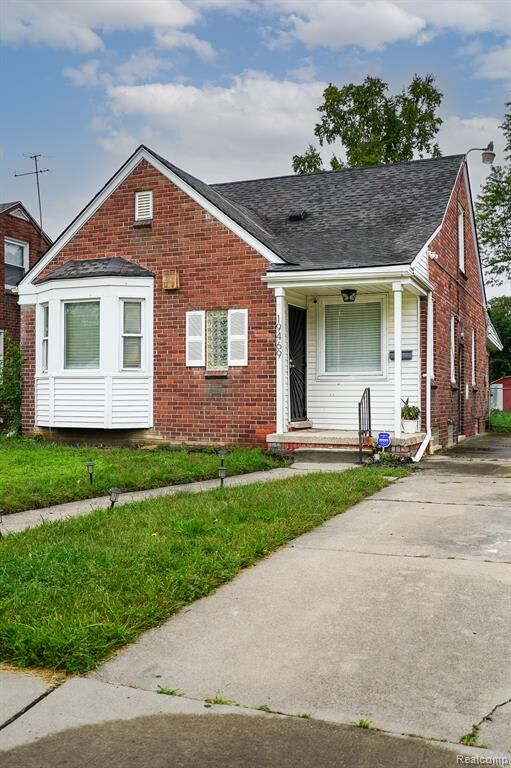 Property Photo: 19469 Whitcomb Street MI 48235 2060