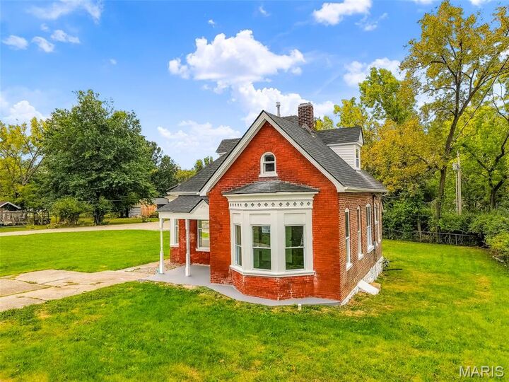 Property Photo:  216 E Walton Street  MO 63383 