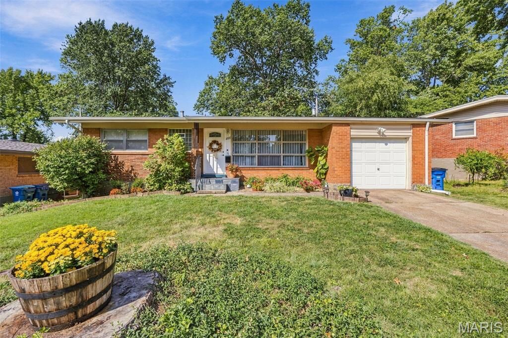 Property Photo:  2327 Kenosho Avenue  MO 63114 