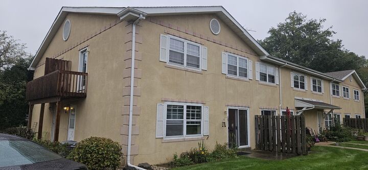 Property Photo: 1142 Greenwood Circle IL 60098