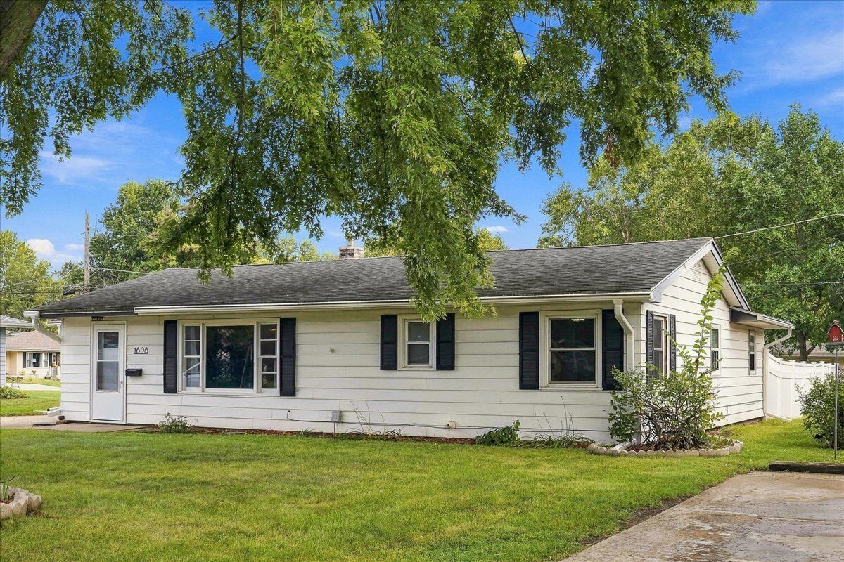 Property Photo: 1808 20th Avenue IL 61081