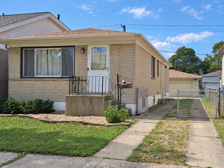 Property Photo:  13024 S Burley Avenue  IL 60633 