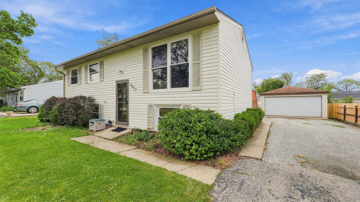Property Photo: 9417 Hawthorne Avenue IL 60448