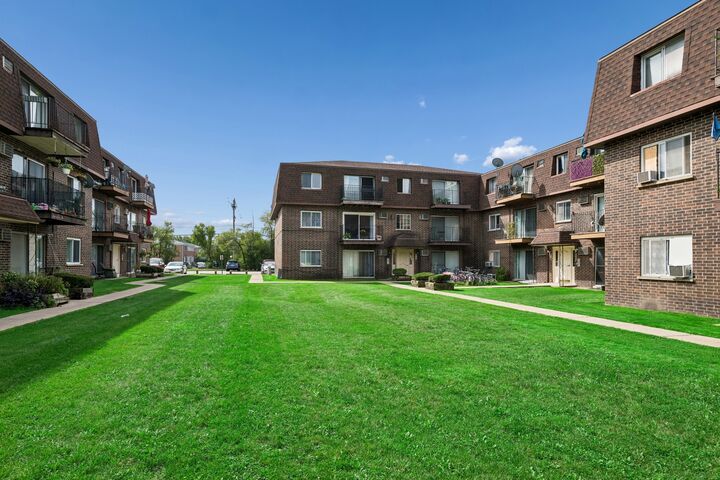 Property Photo: 9364 Golf Road 2B IL 60016