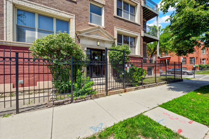 Property Photo:  4902 S Forrestville Avenue 3  IL 60615 