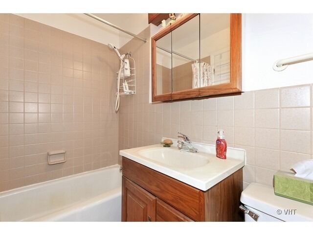 Property Photo: 8836 N Western Avenue 104D IL 60016