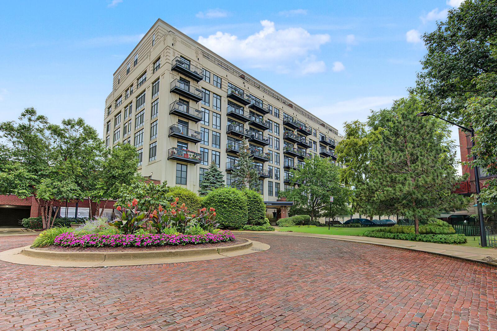 Property Photo:  1524 S Sangamon Street 704S  IL 60608 