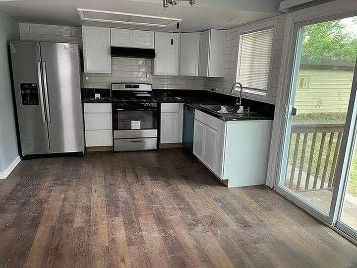 Property Photo:  