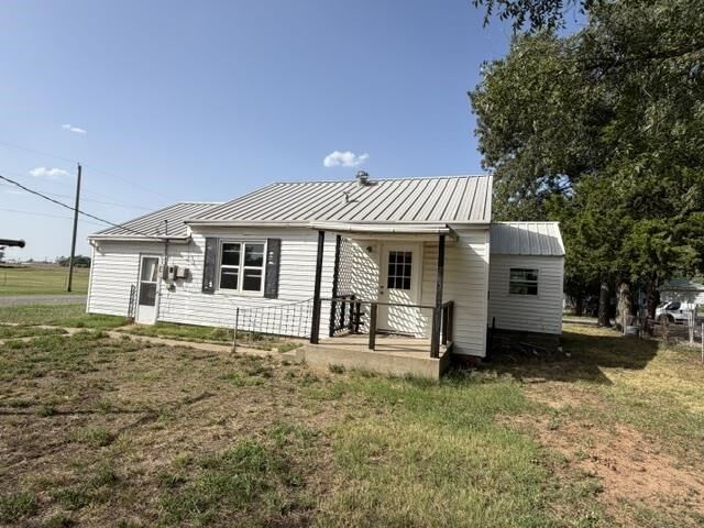 Property Photo: 829 Chestnut Ave. OK 74631