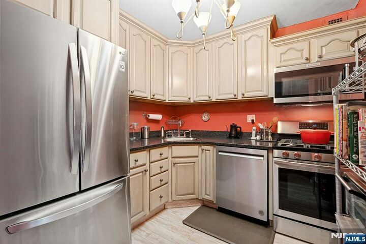 Property Photo:  2100 Linwood Avenue 6C  NJ 07024 