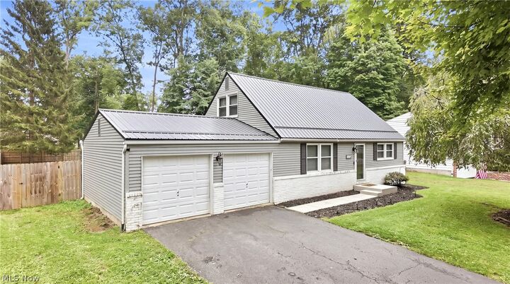 Property Photo:  7794 Castle Rock  OH 44484 