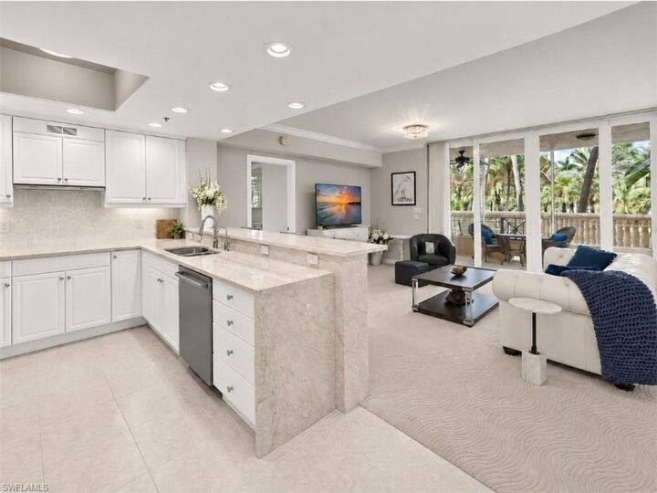 Property Photo: 2748 Tiburon Blvd E 106 FL 34109