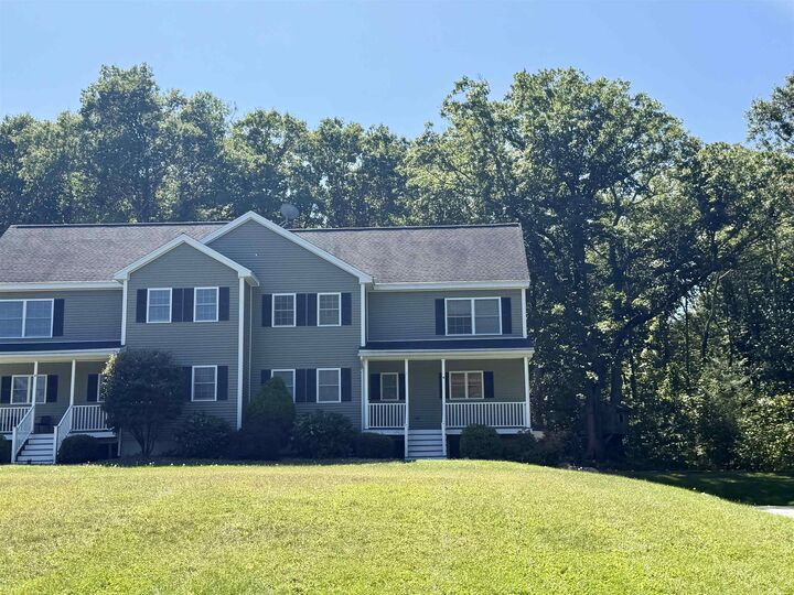 Property Photo:  4 Arbor Way  NH 03076 
