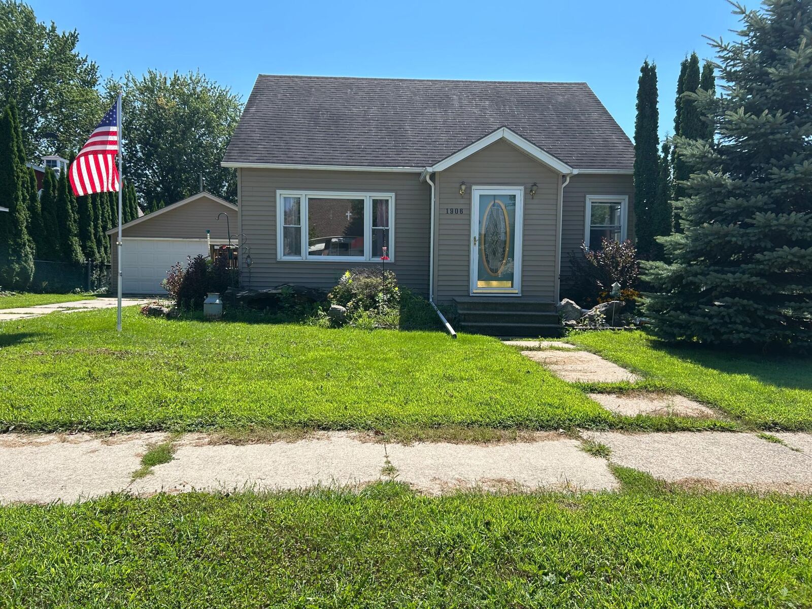 Property Photo: 1906 4th Avenue SE MN 55912