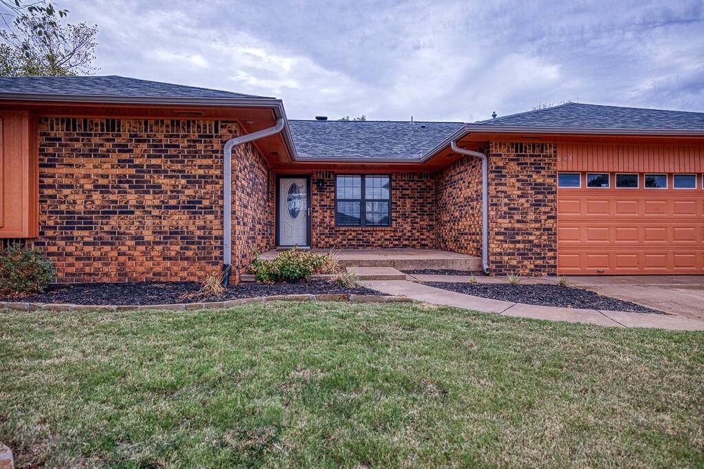 Property Photo: 605 Hoehner Avenue OK 73762