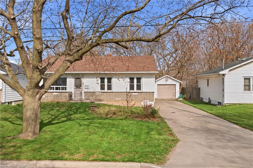Property Photo:  36 Woodelm Drive  ON L2M 4N3 