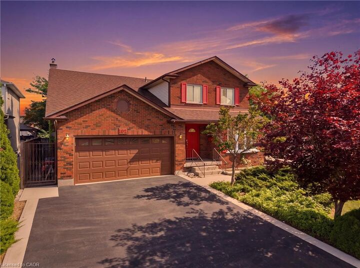 Property Photo:  102 Trenholme Crescent  ON L8W 2L6 