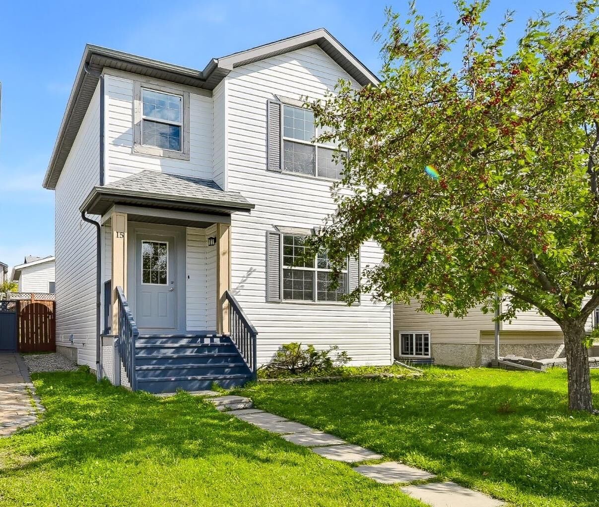 Property Photo:  15 Coventry Link NE  AB T3K 5H6 