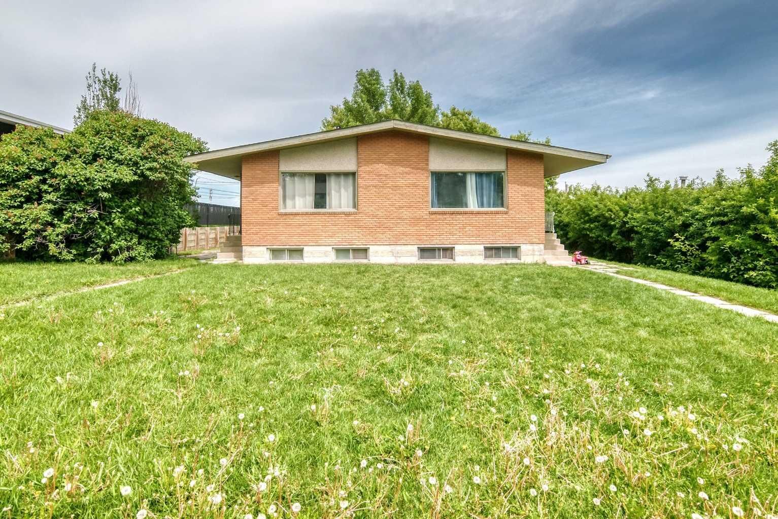 Property Photo:  416 &Amp 418 33 Avenue NE  AB T2E 2J1 