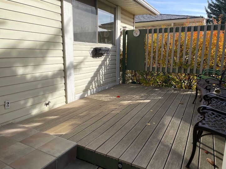 Photo de la propriété:  247 Bracewood Road SW  AB T2W 3C2 