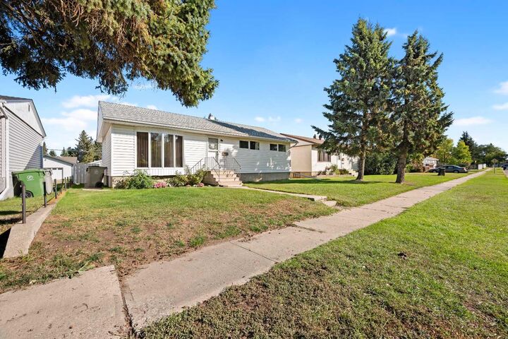Property Photo:  5116 56A Street  AB T9V 0T4 