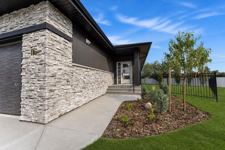 Property Photo:  17 Tindale Place  AB T4P 0T8 