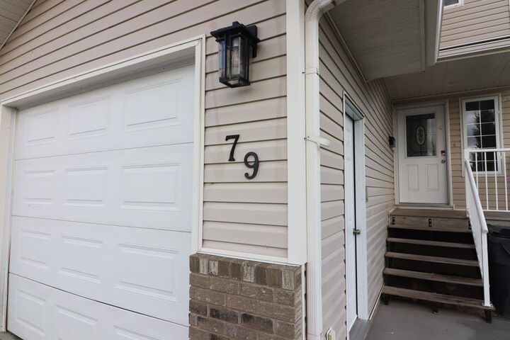 Property Photo:  79 Vista Road SE  AB T1B 0A3 