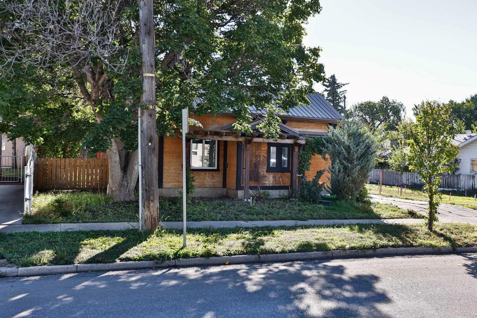 Property Photo:  513 19 Street N  AB T1H 3K6 