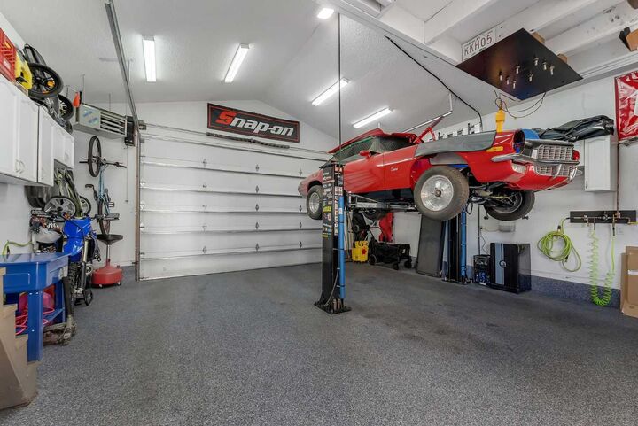 Property Photo:  721 Chinook Gate Lane  AB T4B 4W1 