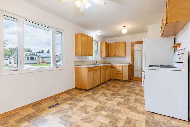 Property Photo:  418 3 Avenue E  AB T0K 0G0 