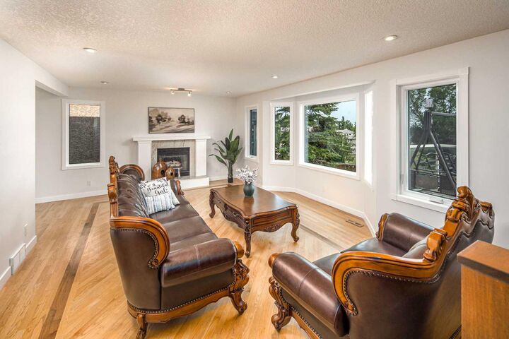 Property Photo:  2612 Signal Hill Drive SW  AB T3H 2T7 