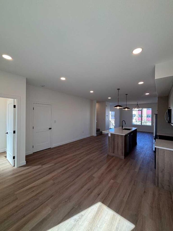 Property Photo:  2815 16 Avenue  AB T1M 0G9 