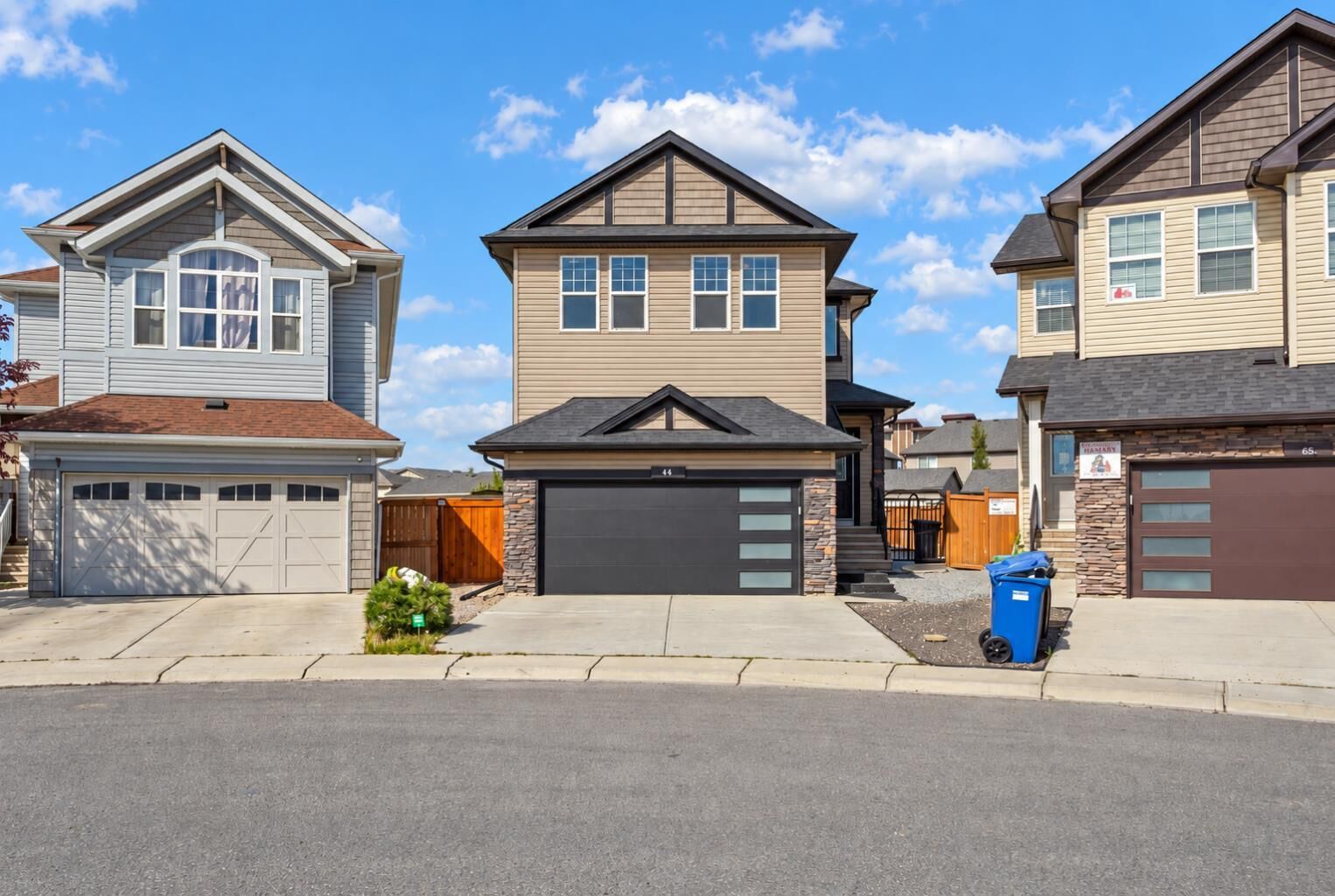 Property Photo:  44 Skyview Point Terrace NE  AB T3N 0G7 