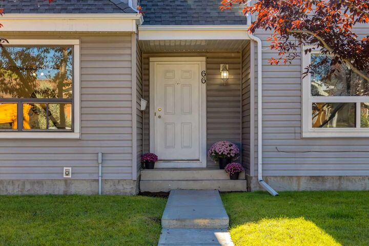 Property Photo:  4360 58 Street NE 66  AB T1Y 4S4 
