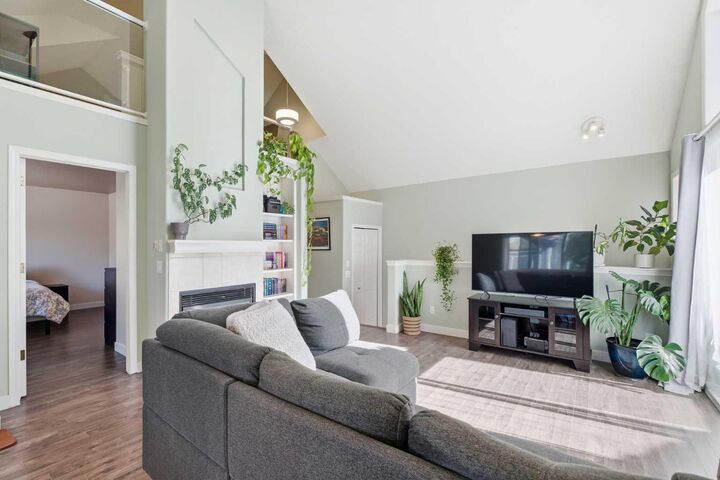 Property Photo: 5616 14 Avenue SW 9 AB T3H 3P9