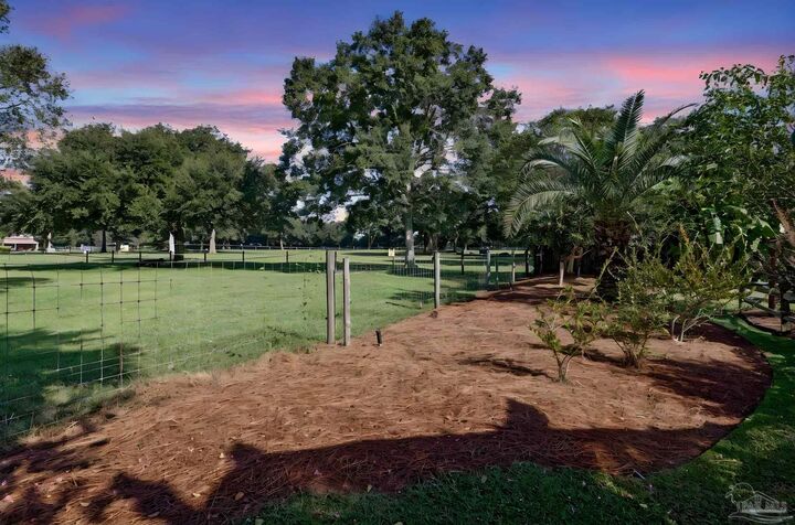 Property Photo: 6073 W Cambridge Way FL 32571