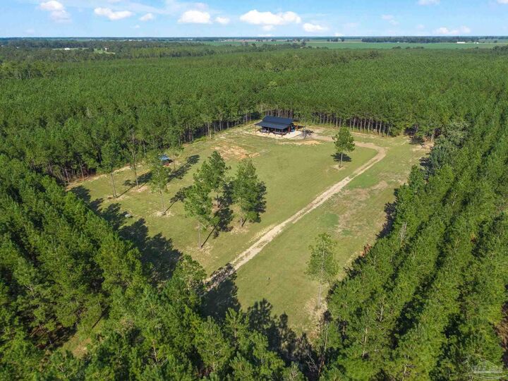Property Photo:  2742 Bud Diamond Rd  FL 32565 
