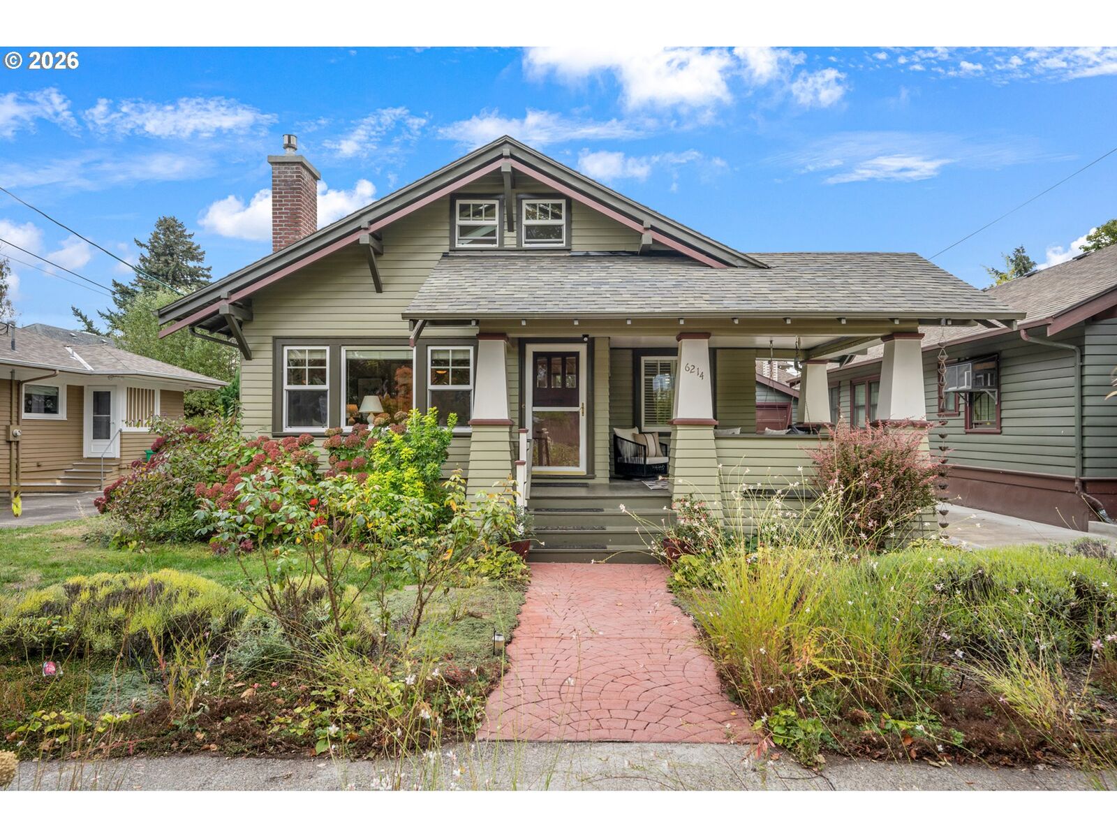 Property Photo: 6214 NE Alameda St OR 97213