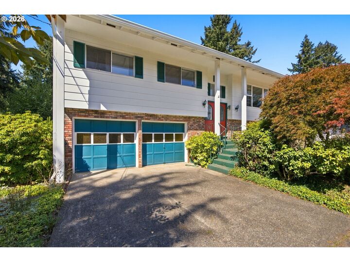 Property Photo: 1136 Madrona Dr OR 97045
