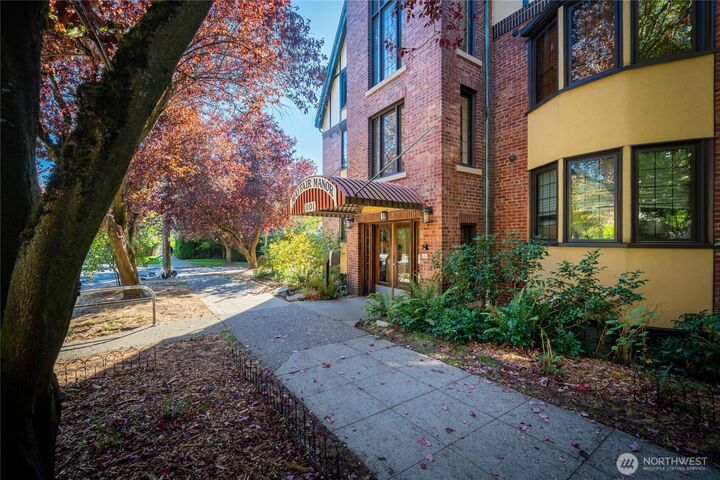 Property Photo:  1101  17th Avenue 404  WA 98122 