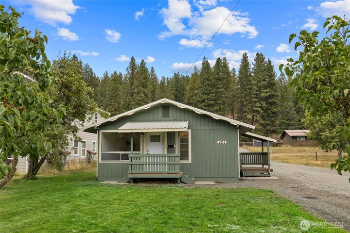 Property Photo: 821 E Fourth Street WA 98922
