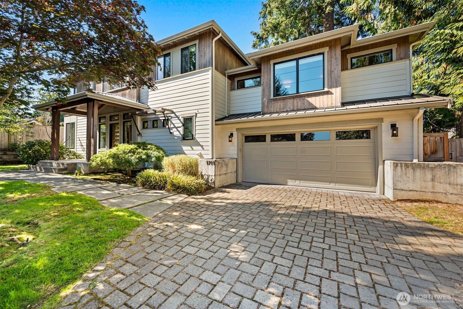 Property Photo: 1711 4th St WA 98033