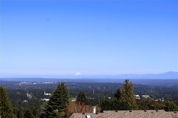 Property Photo: 14548 SE 51st Street WA 98006