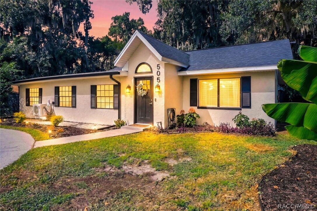 Property Photo: 505 Hickory Road FL 34450