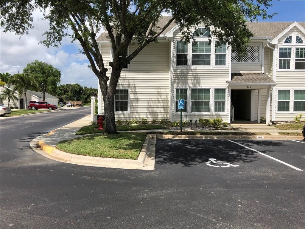 Property Photo:  1924 Westminster Circle 10-1  FL 32966 